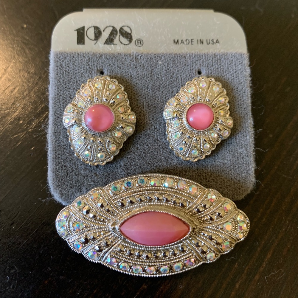 Vintage 1928 Earring and Brooch Set.